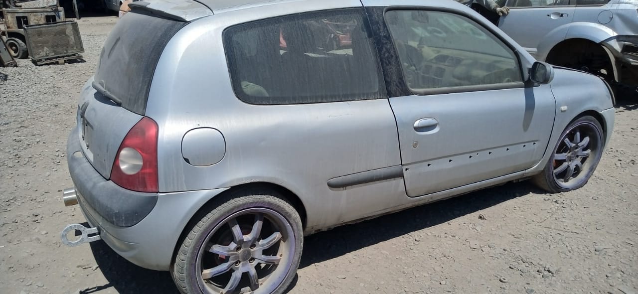  Renault CLIO 2006    EN DESARME